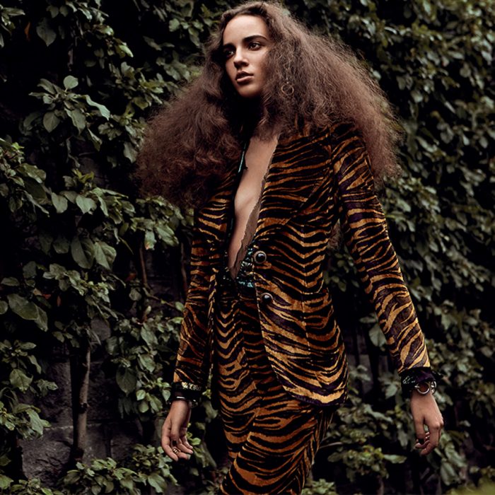 ELLE Canada December 2016 Emm Arruda by Owen Bruce